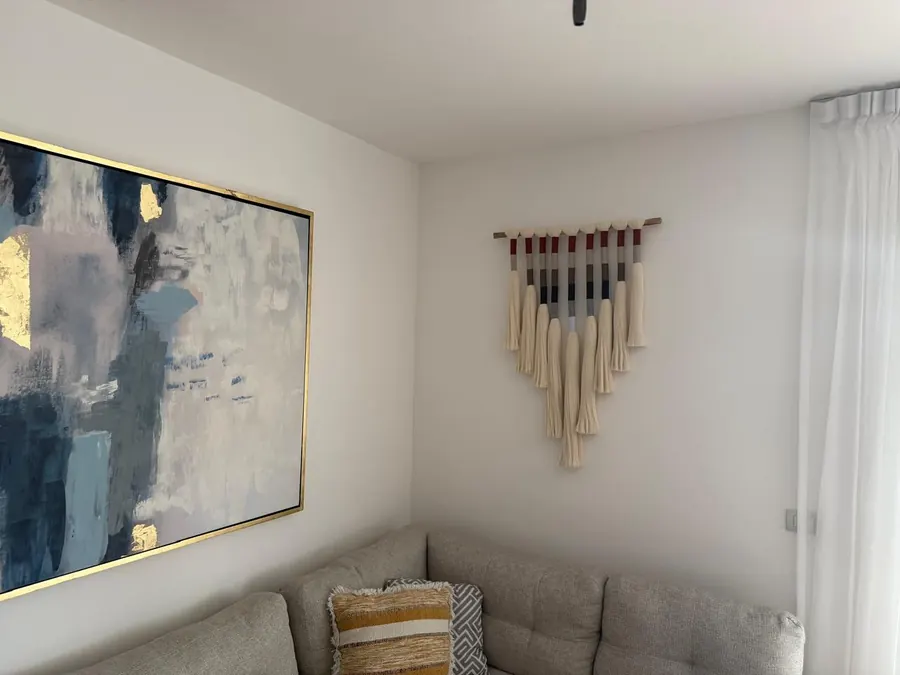 Ishō in a client's home